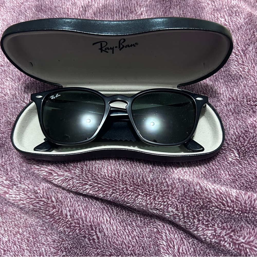 Ray Ban Sunglases